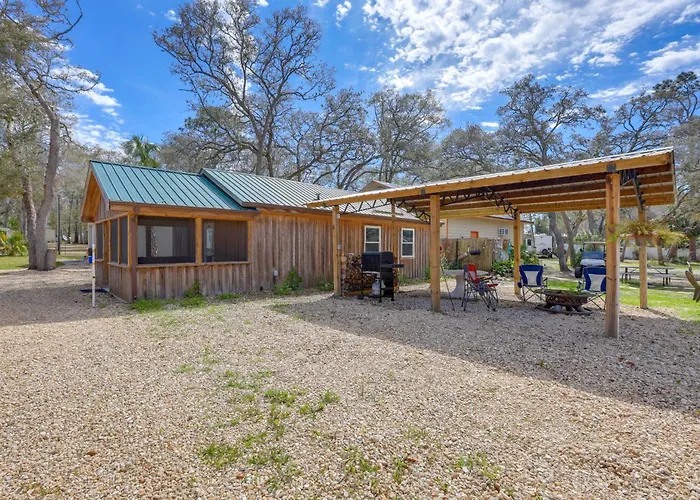 Near Steinhatchee River: Studio W/ Screened Porch!